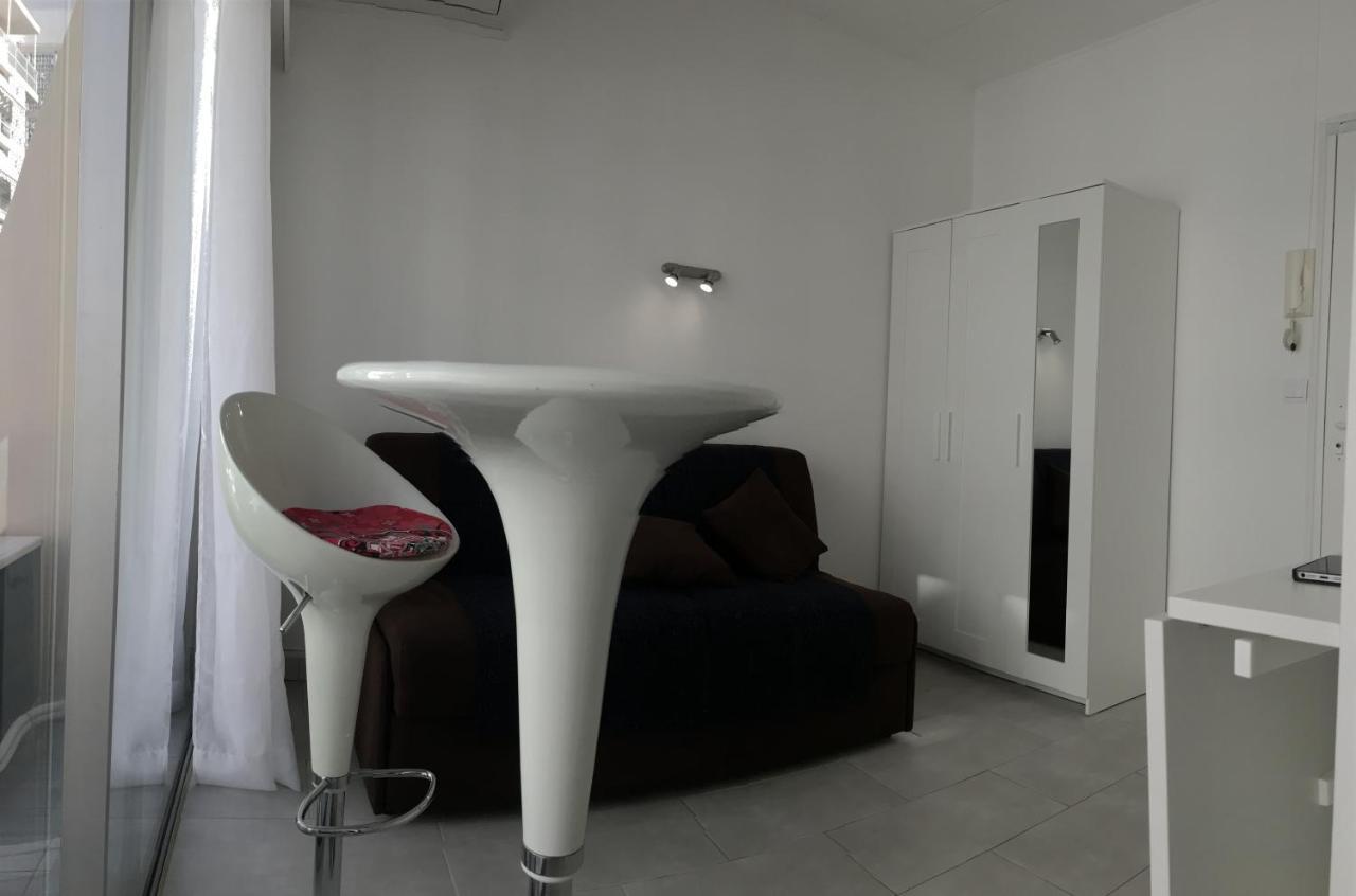 Studio Carre D'Or Situe A 50 M De La Plage Aparthotel Nice Bagian luar foto